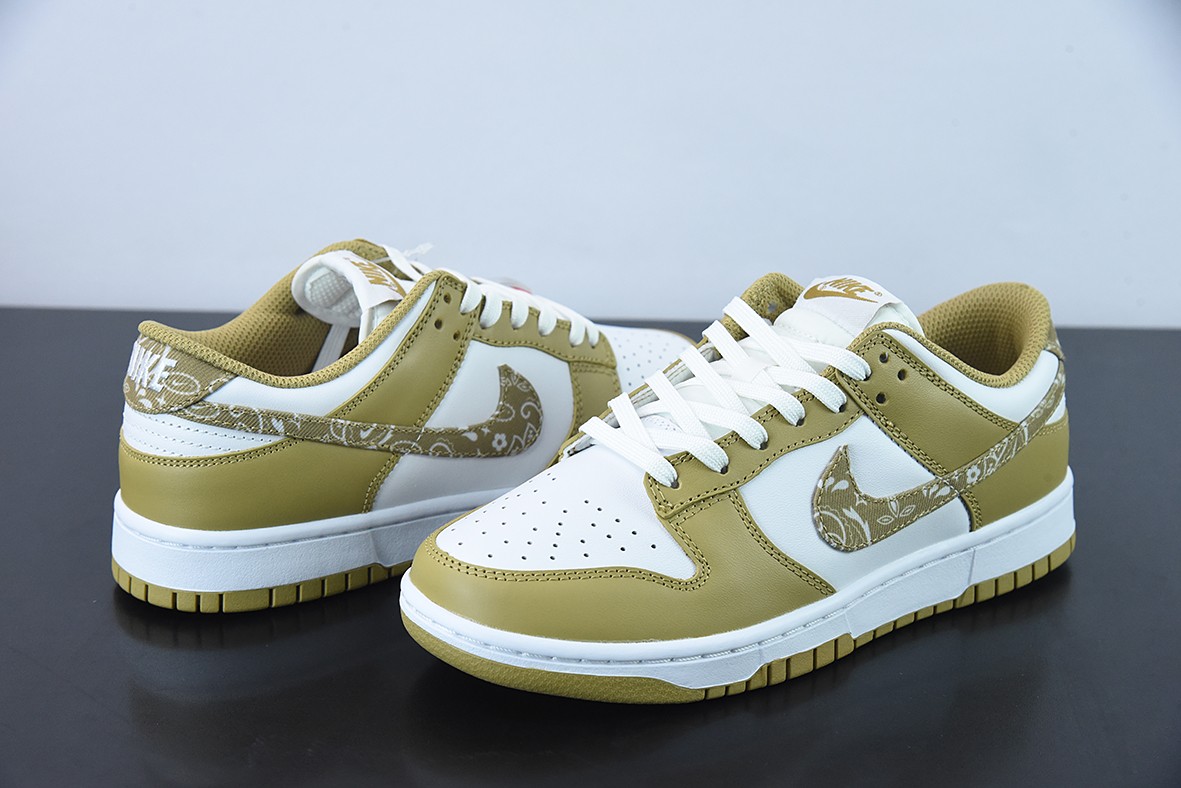 Nike SB Dunk Low Nike SB Dunk Low