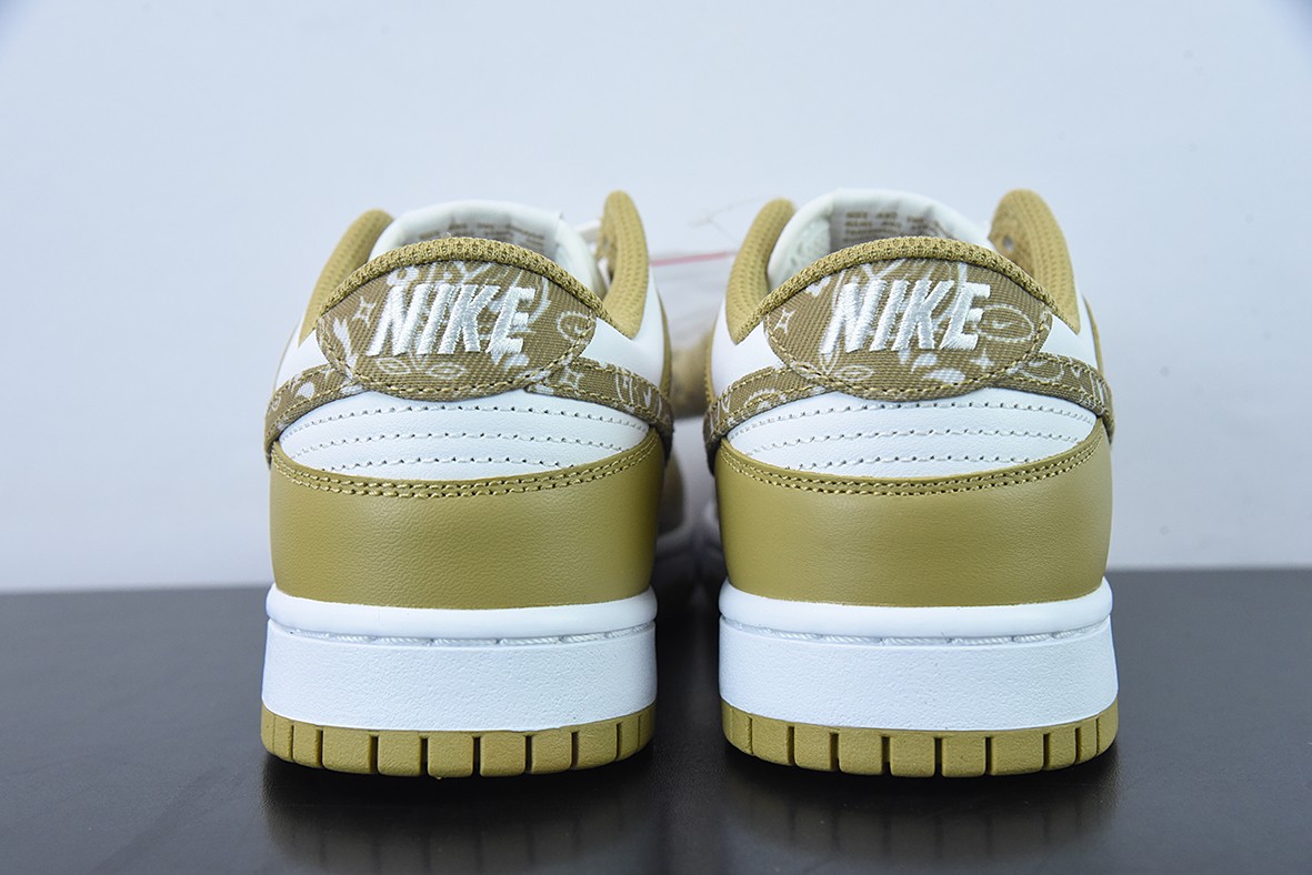 Nike SB Dunk Low Nike SB Dunk Low