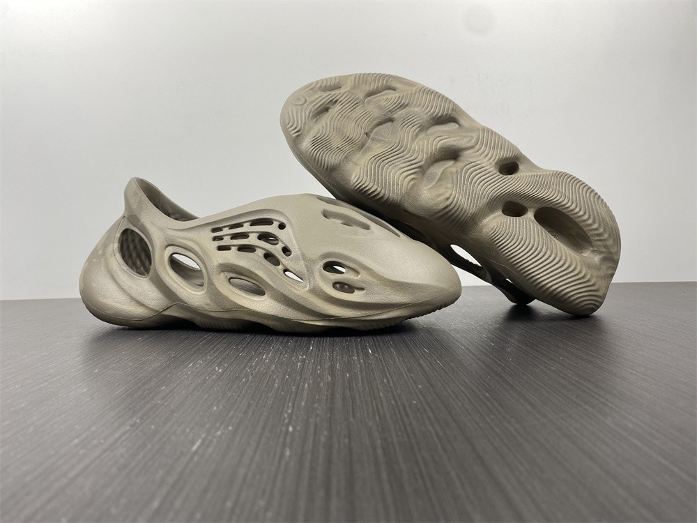 Adidas Yeezy Foam RNNR Stone Sage Adidas Yeezy Foam RNNR Stone Sage
