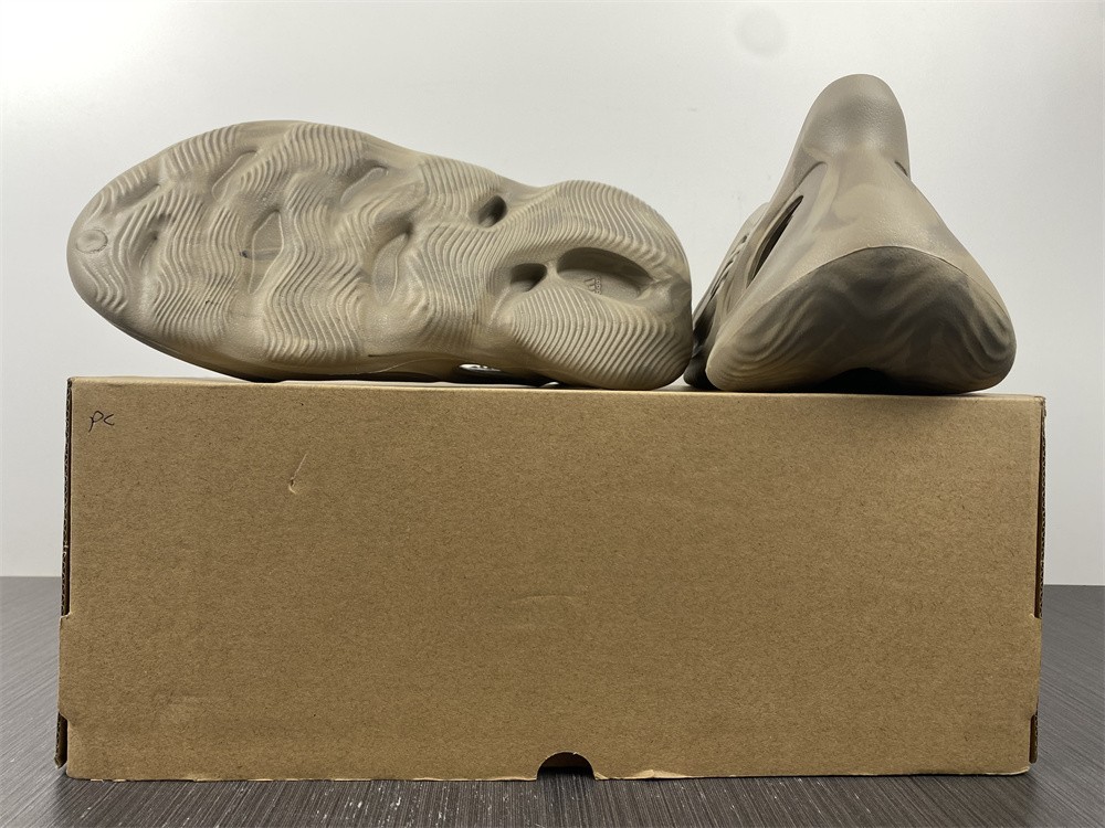 Adidas Yeezy Foam RNNR Stone Sage Adidas Yeezy Foam RNNR Stone Sage