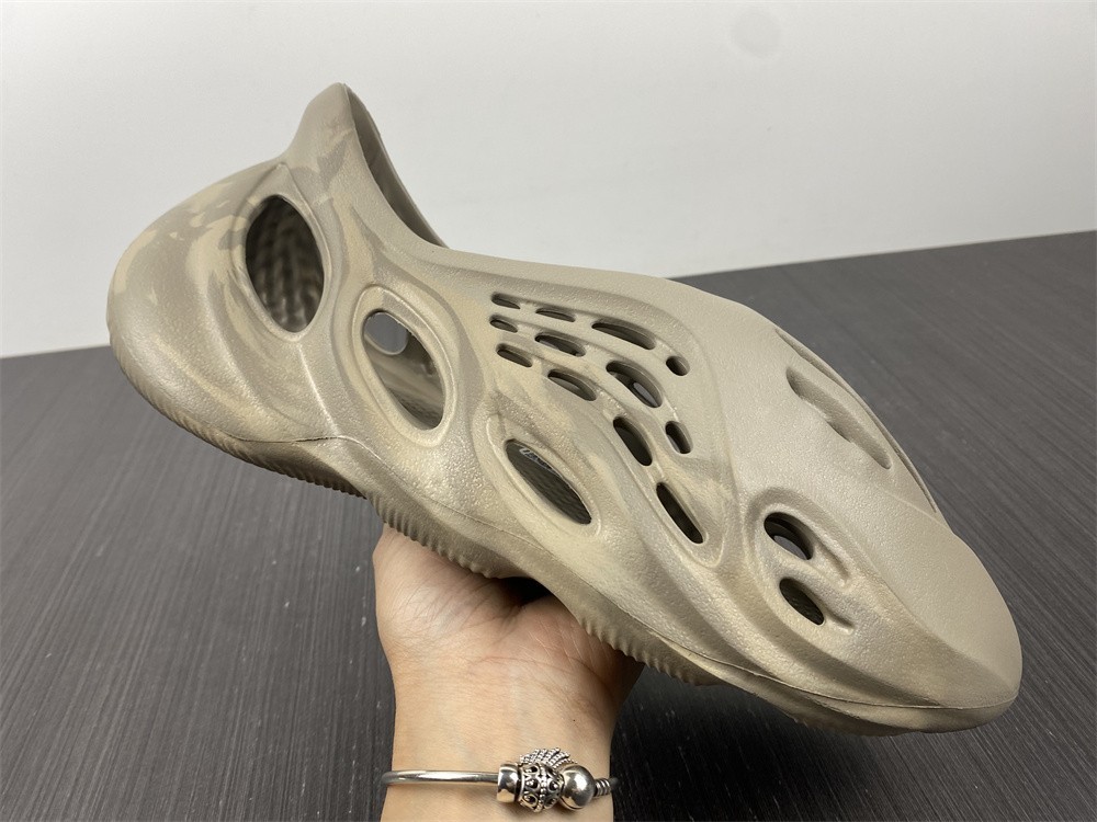 Adidas Yeezy Foam RNNR Stone Sage Adidas Yeezy Foam RNNR Stone Sage