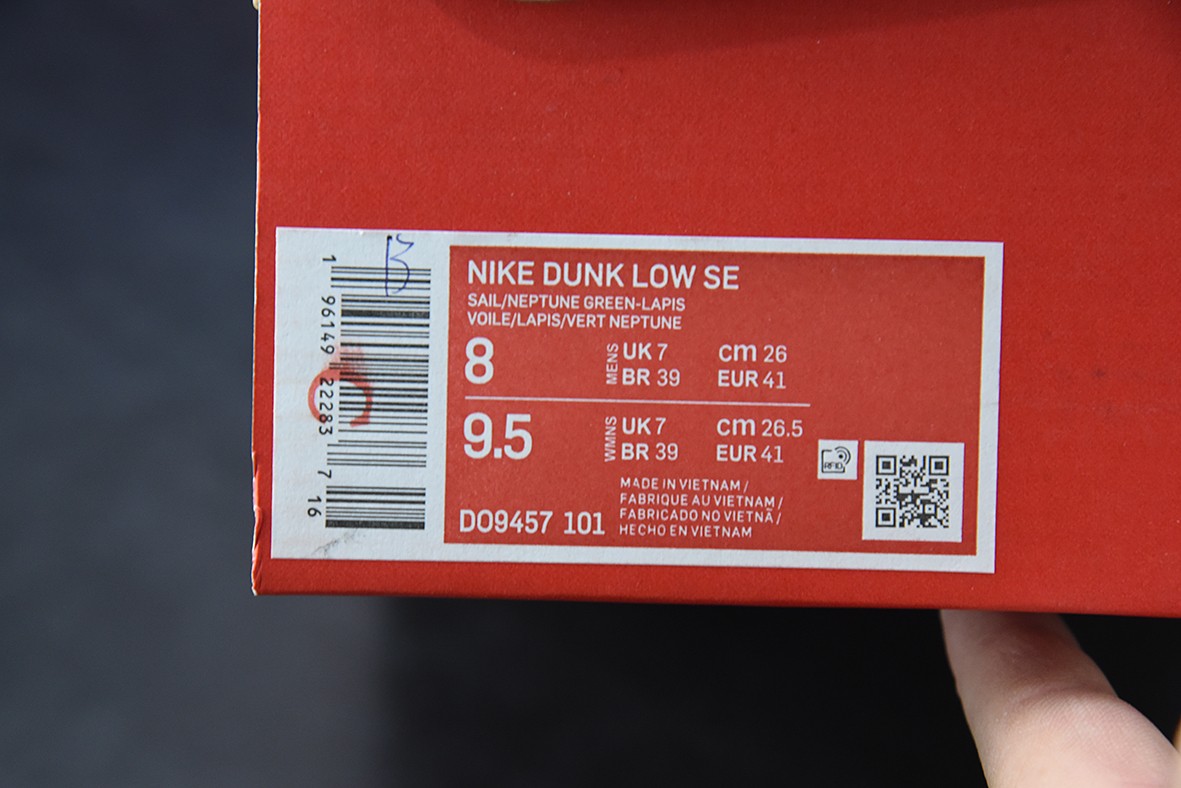 Nk SB Dunk Low SE Nk SB Dunk Low SE