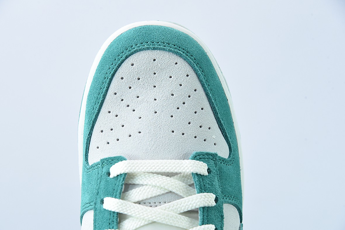 Nk SB Dunk Low SE Nk SB Dunk Low SE