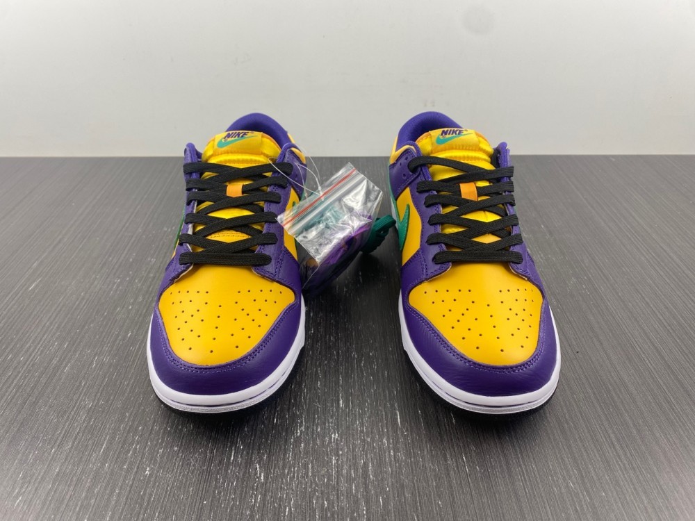 Nike Dunk Low LX Lisa Leslie Nike Dunk Low LX Lisa Leslie