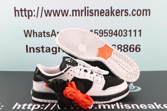 Nike SB Dunk Low TIGHTBOOTH