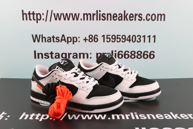 Nike SB Dunk Low TIGHTBOOTH