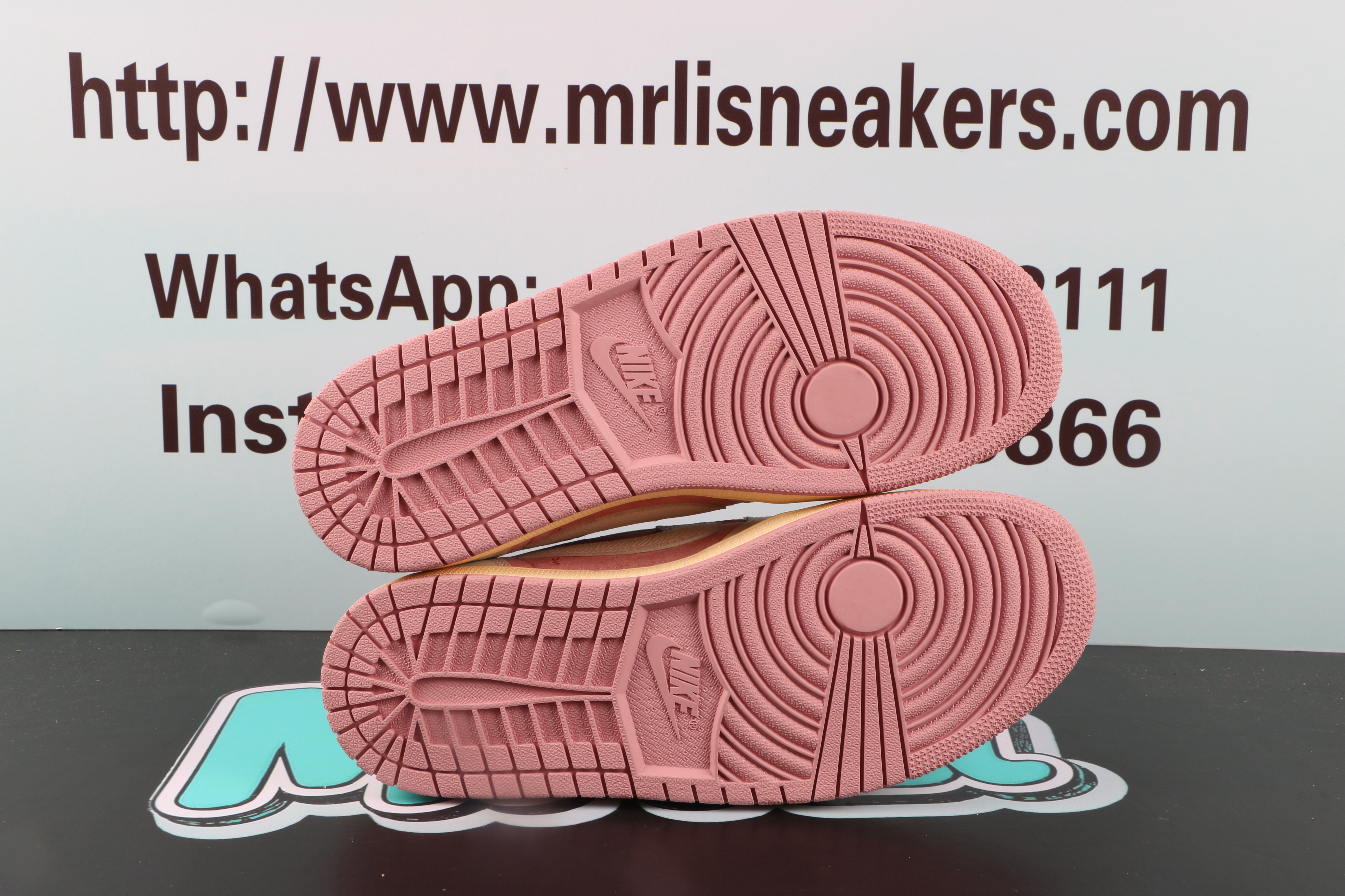 Air Jordan 1 Low OG Travis Scott Pink