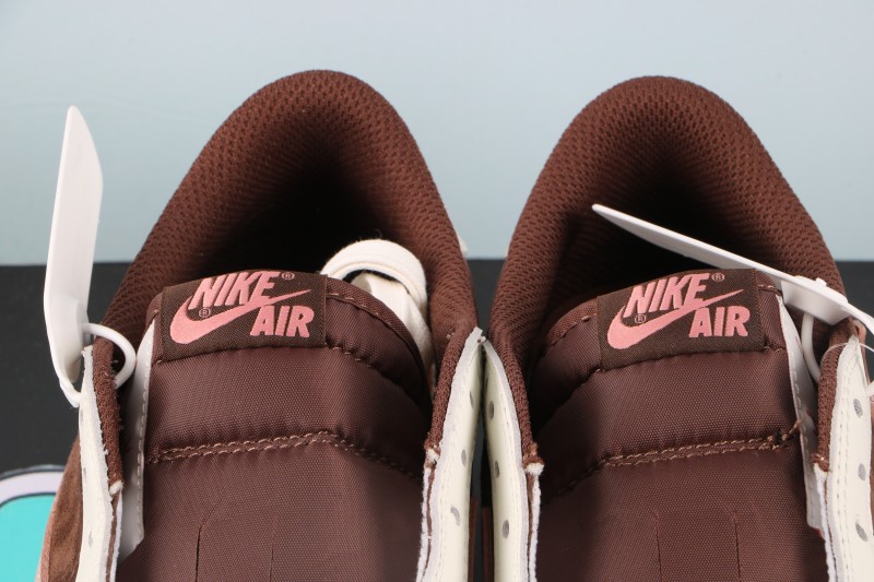 Jordan 1 Low Travis Scott