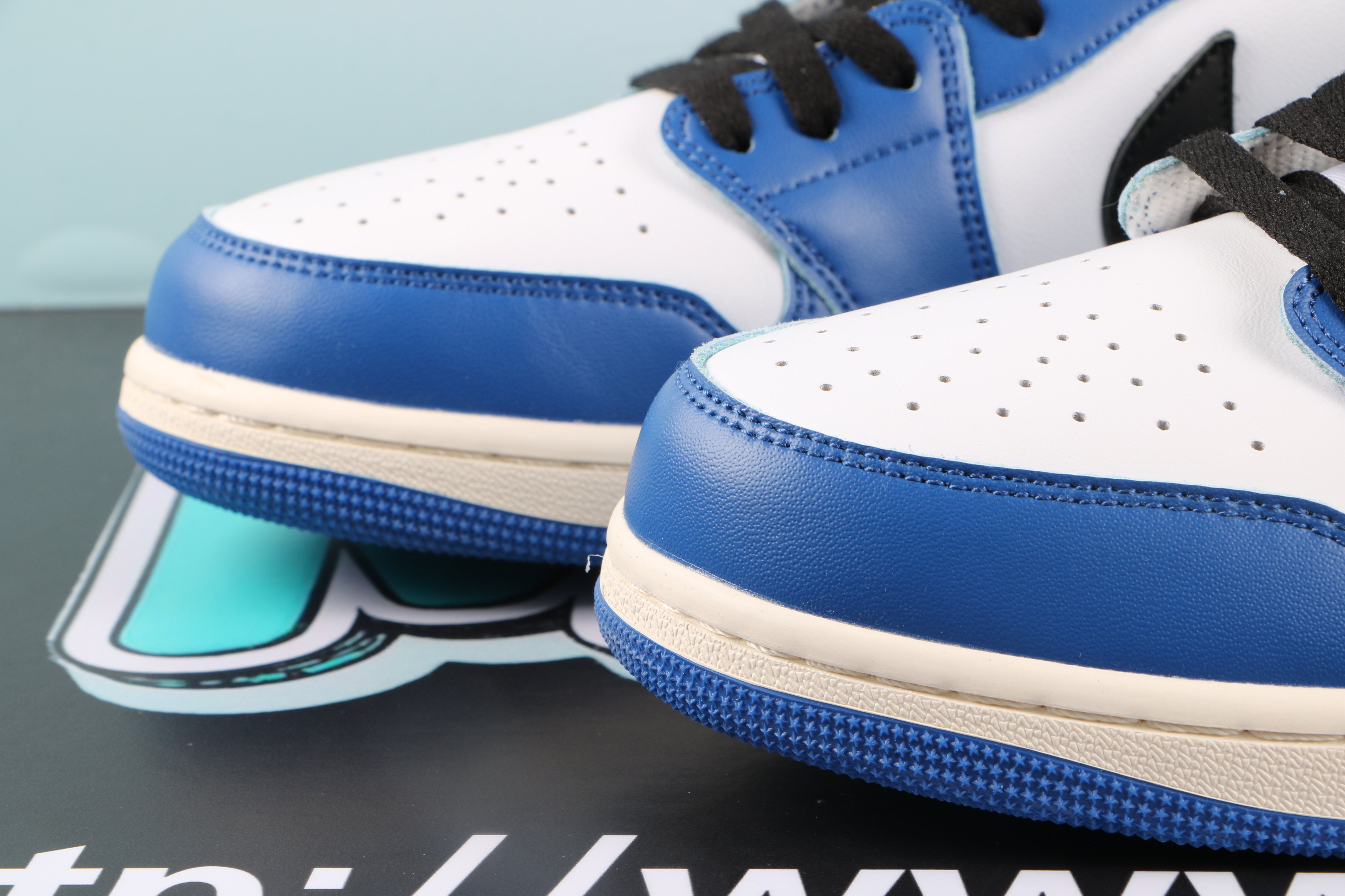 Jordan 1 Low OG Game Royal