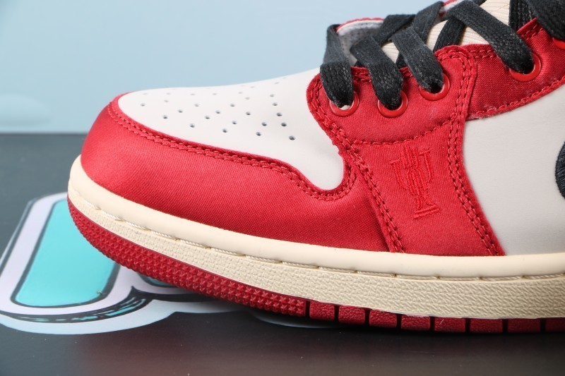 Jordan 1 Retro Low OG Trophy Room Away