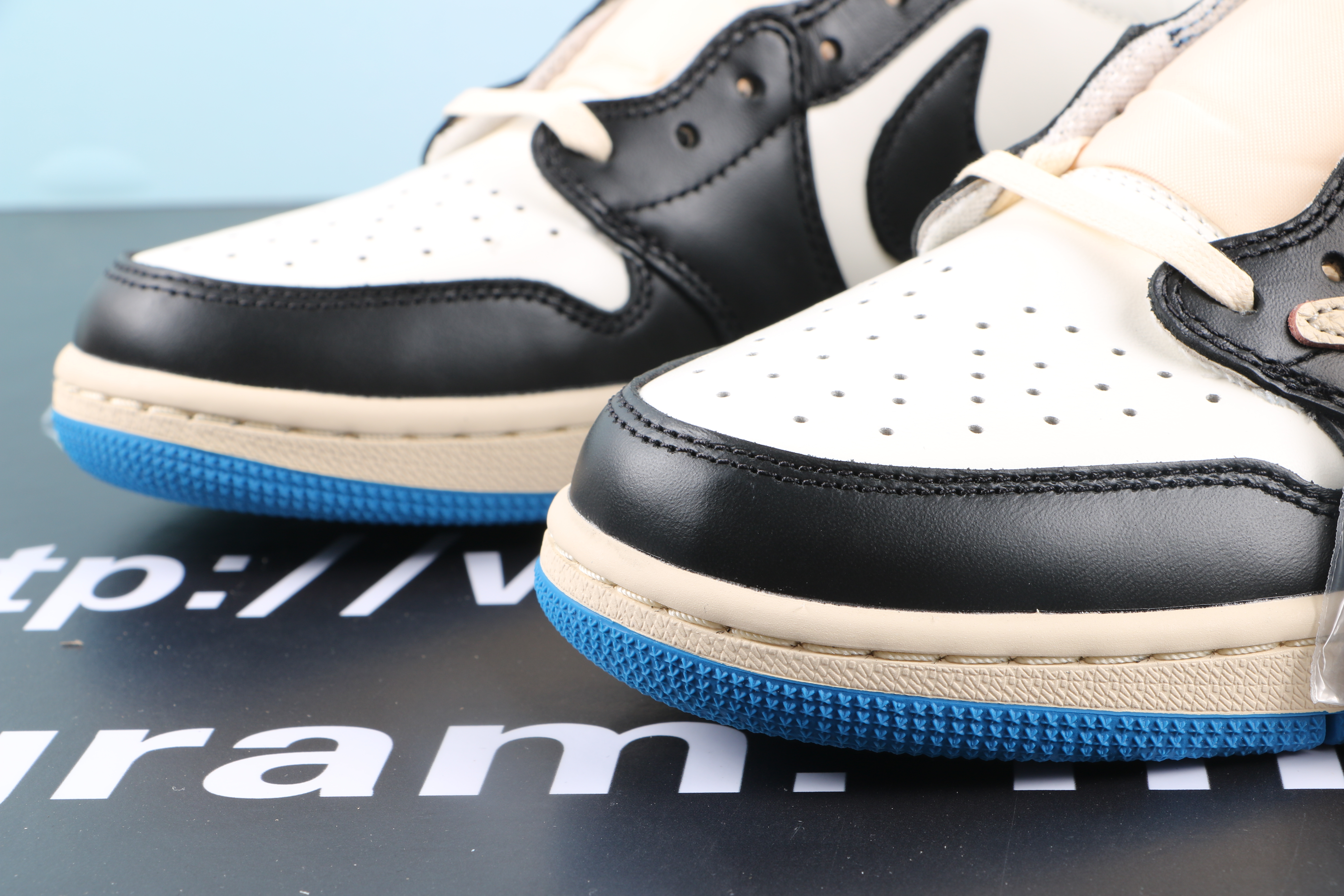 Jordan 1 Low “Fragment X Travis Scott”