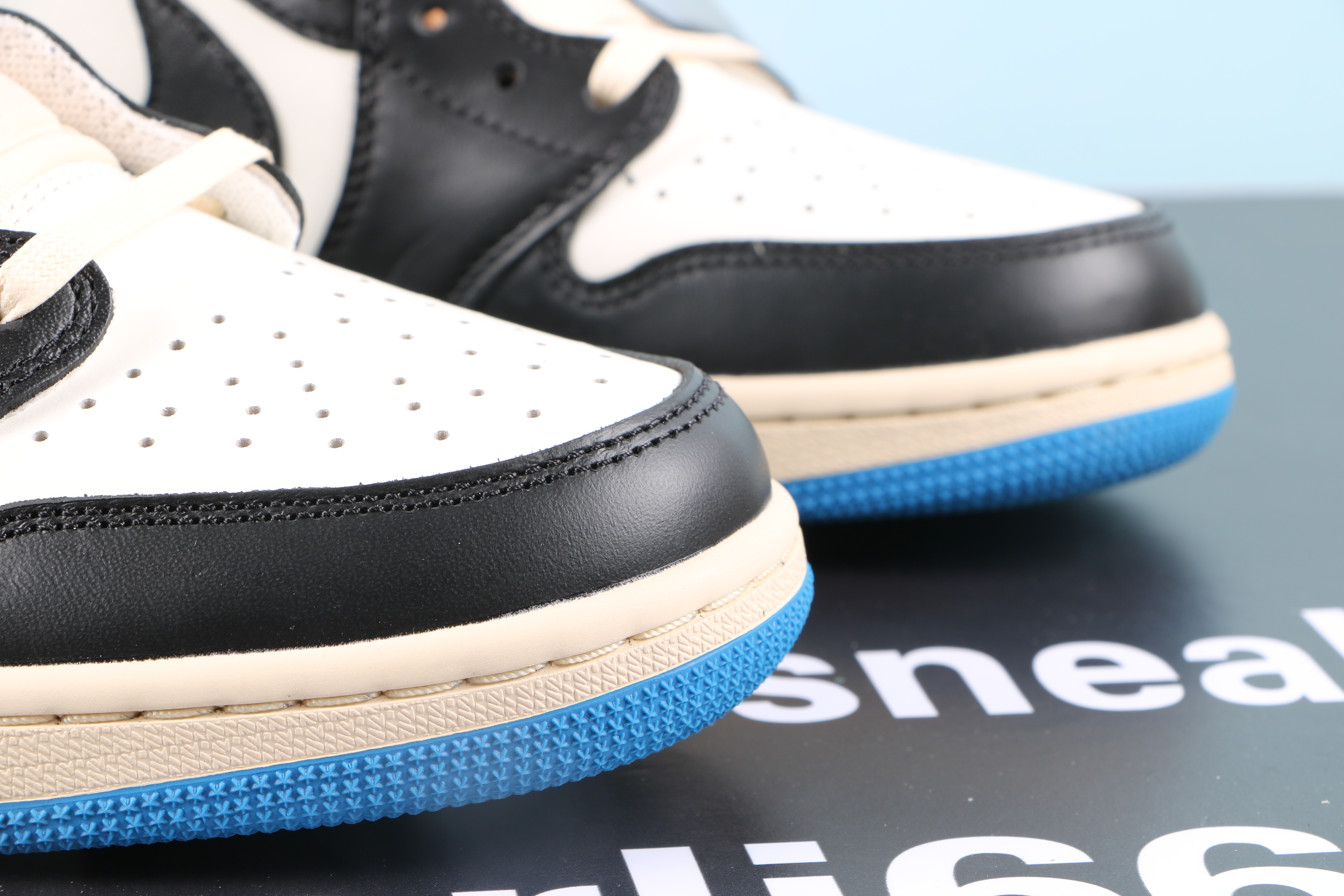 Jordan 1 Low “Fragment X Travis Scott”