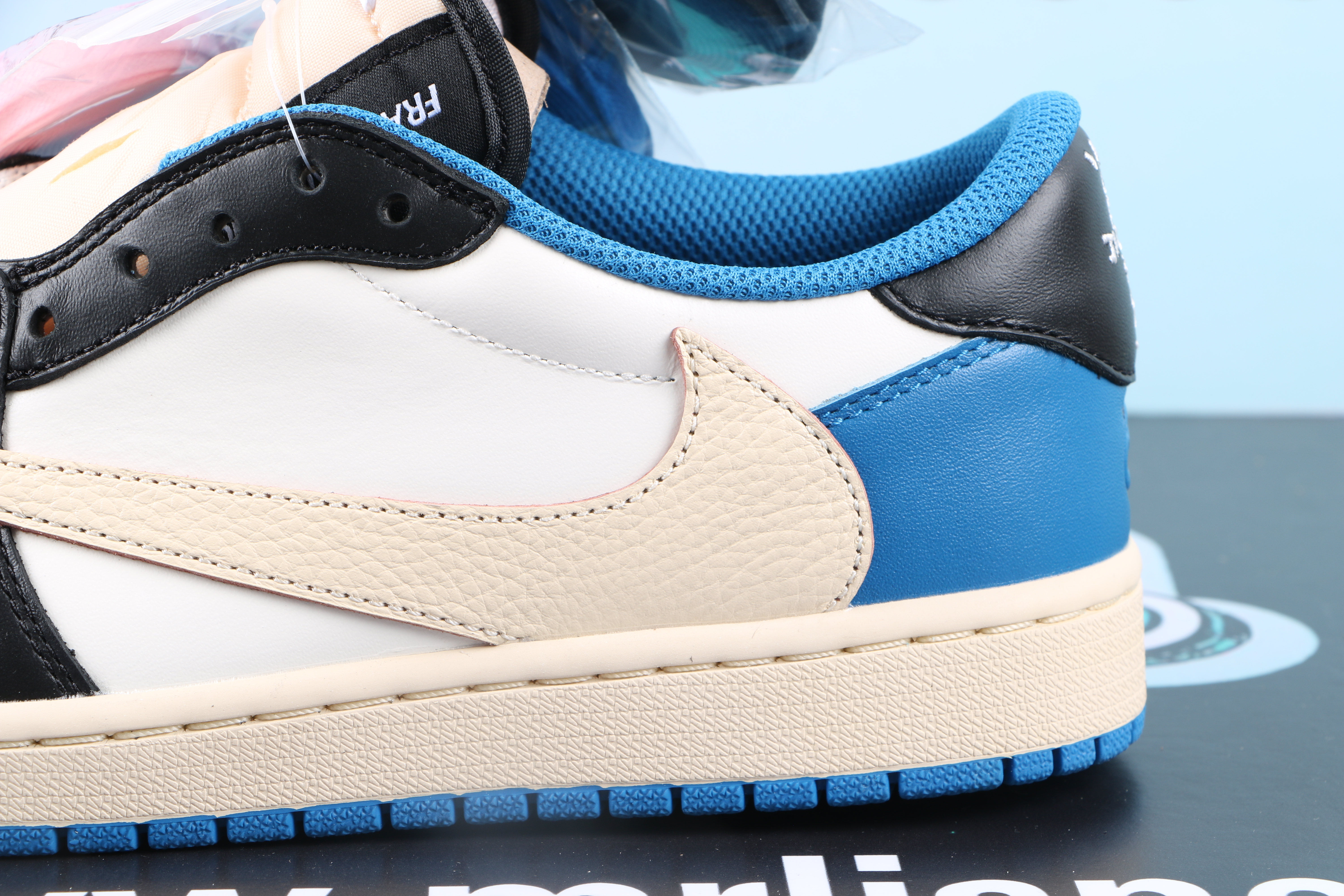 Jordan 1 Low “Fragment X Travis Scott”