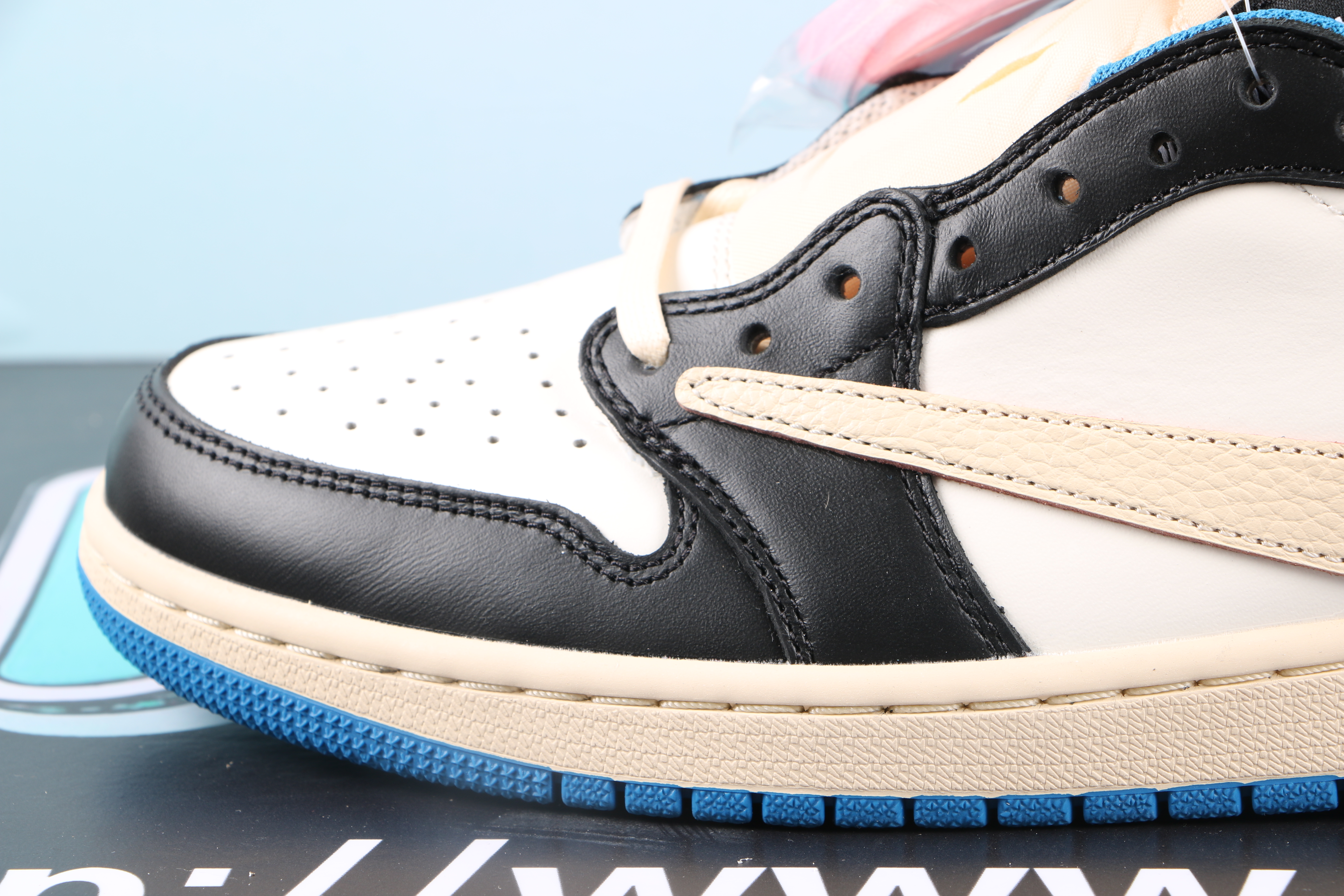 Jordan 1 Low “Fragment X Travis Scott”