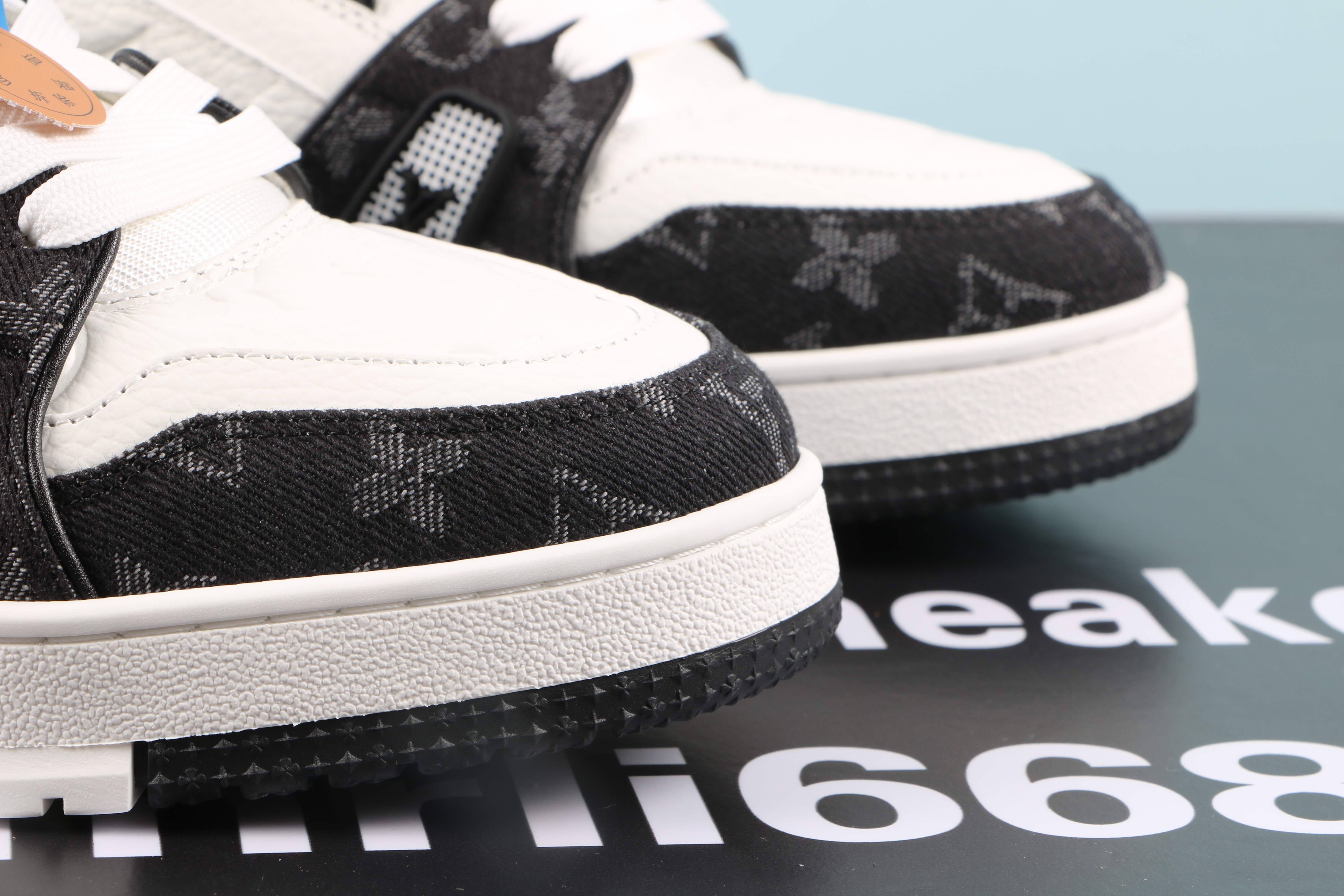 Louis Vuitton LV Trainer WHite Black White