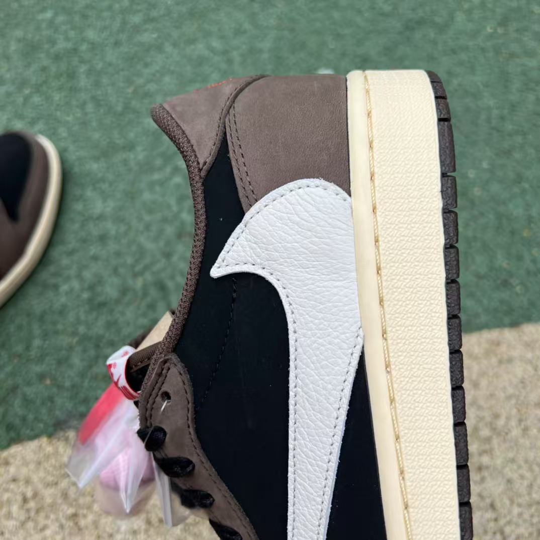 Travis Scott x Air Jordan 1 Low Travis Scott x Air Jordan 1 Low