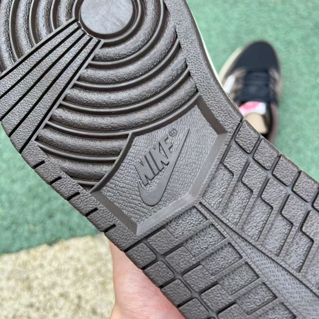 Travis Scott x Air Jordan 1 Low Travis Scott x Air Jordan 1 Low