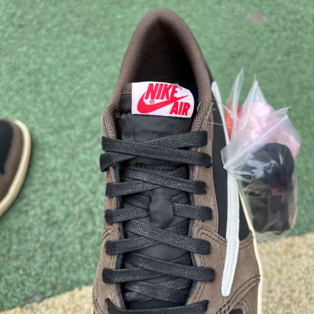 Travis Scott x Air Jordan 1 Low Travis Scott x Air Jordan 1 Low