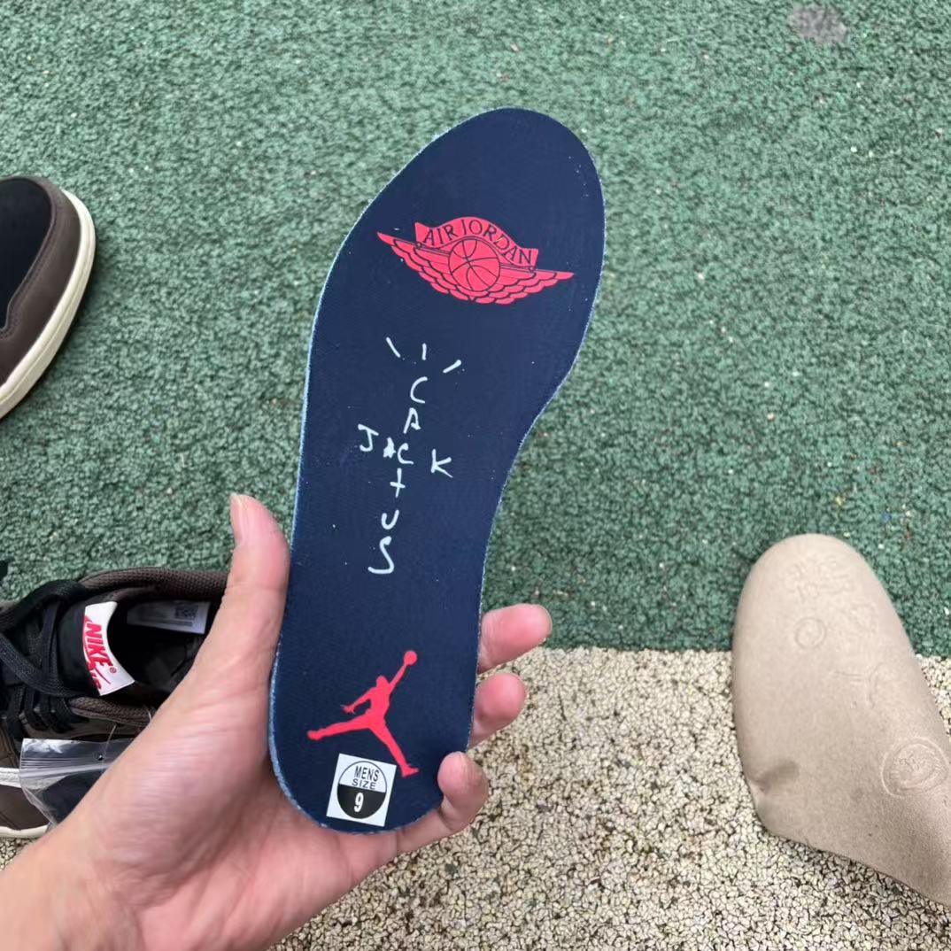 Travis Scott x Air Jordan 1 Low Travis Scott x Air Jordan 1 Low
