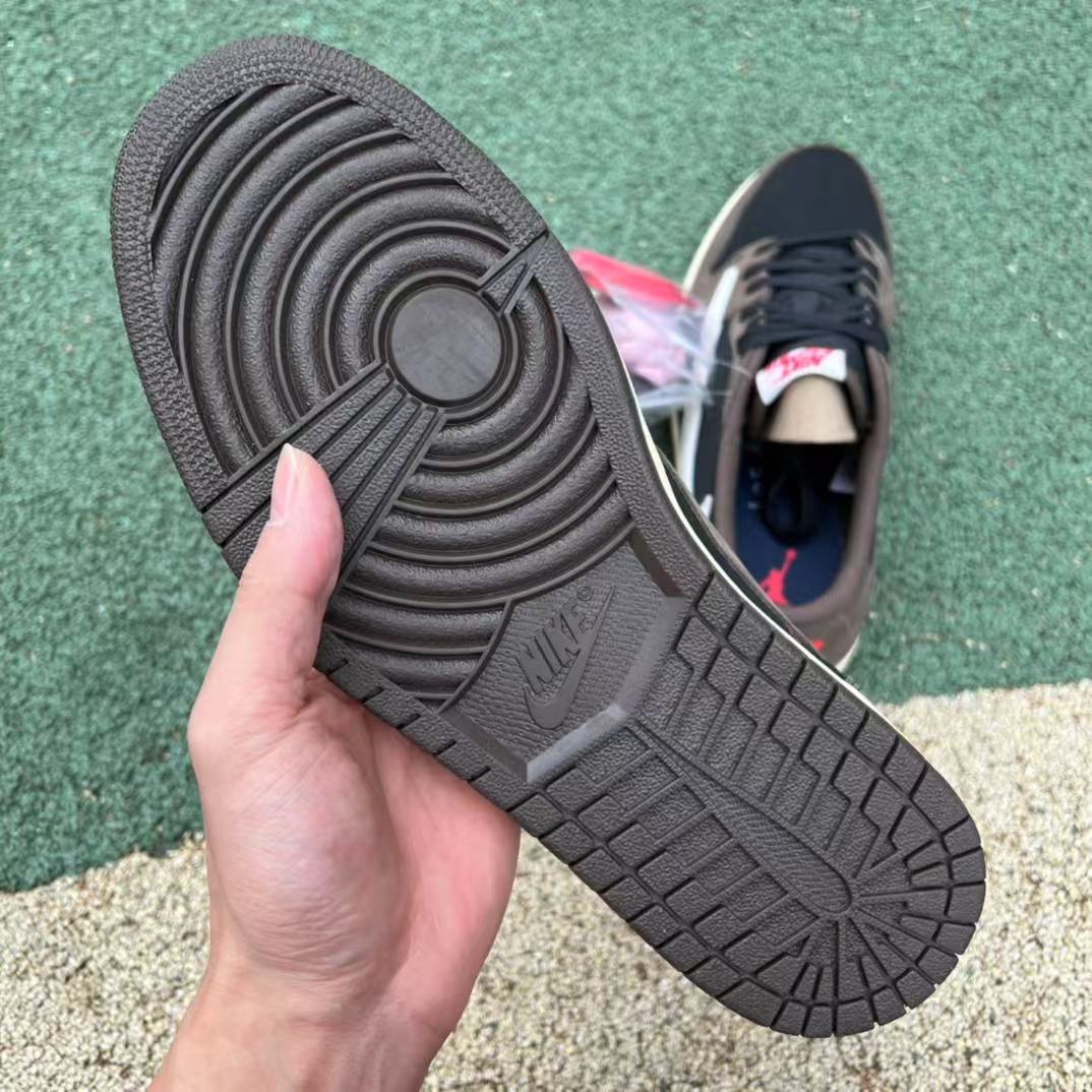 Travis Scott x Air Jordan 1 Low Travis Scott x Air Jordan 1 Low