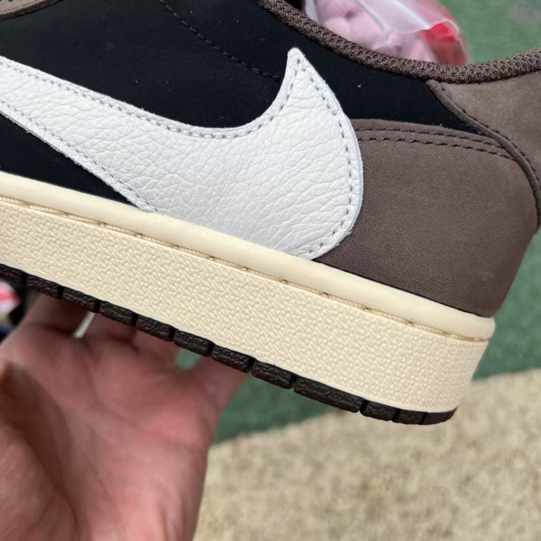 Travis Scott x Air Jordan 1 Low Travis Scott x Air Jordan 1 Low