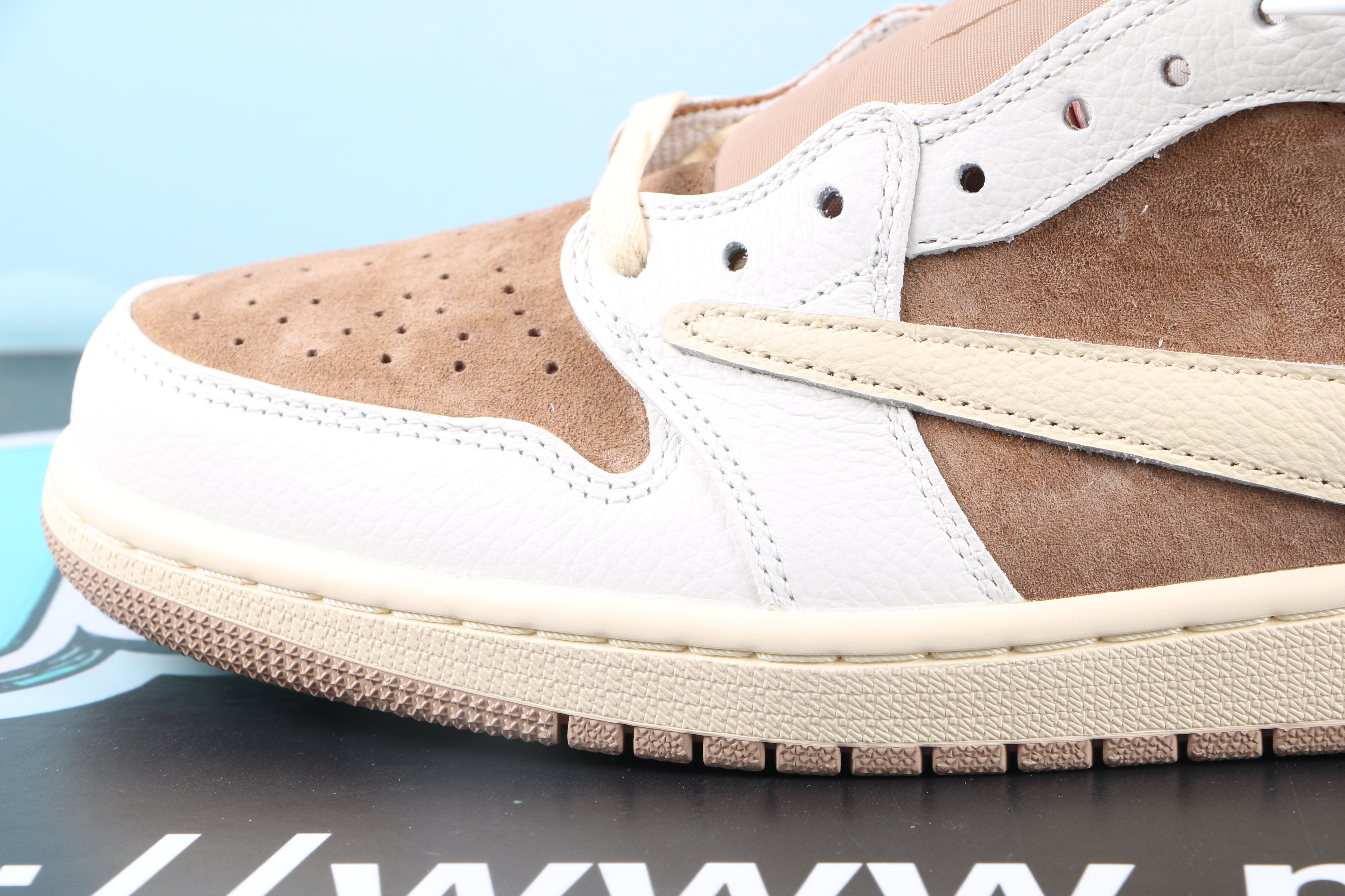 Travis Scott x Air Jordan 1 Low OG