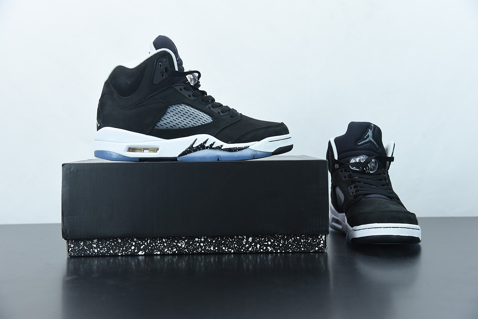Jordan 5 Retro Moolight (2021) Jordan 5 Retro Moolight (2021)