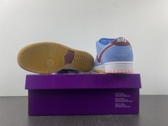 Nike SB Dunk Low Valour Blue Team Maroon Nike SB Dunk Low Valour Blue Team Maroon