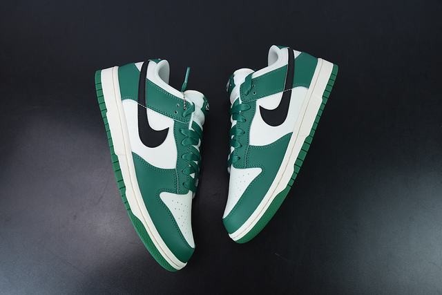 SB Dunk Low SB Dunk Low