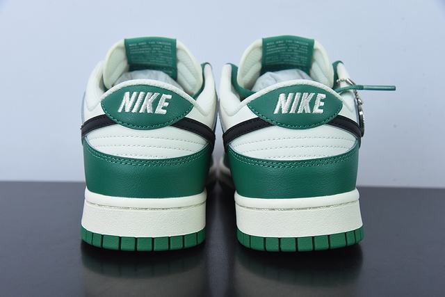 SB Dunk Low SB Dunk Low