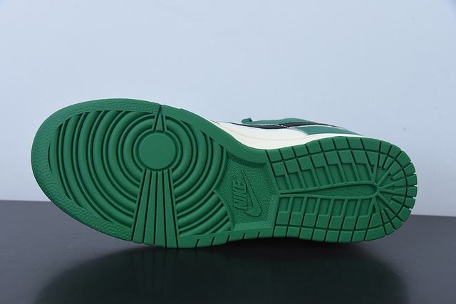 SB Dunk Low SB Dunk Low
